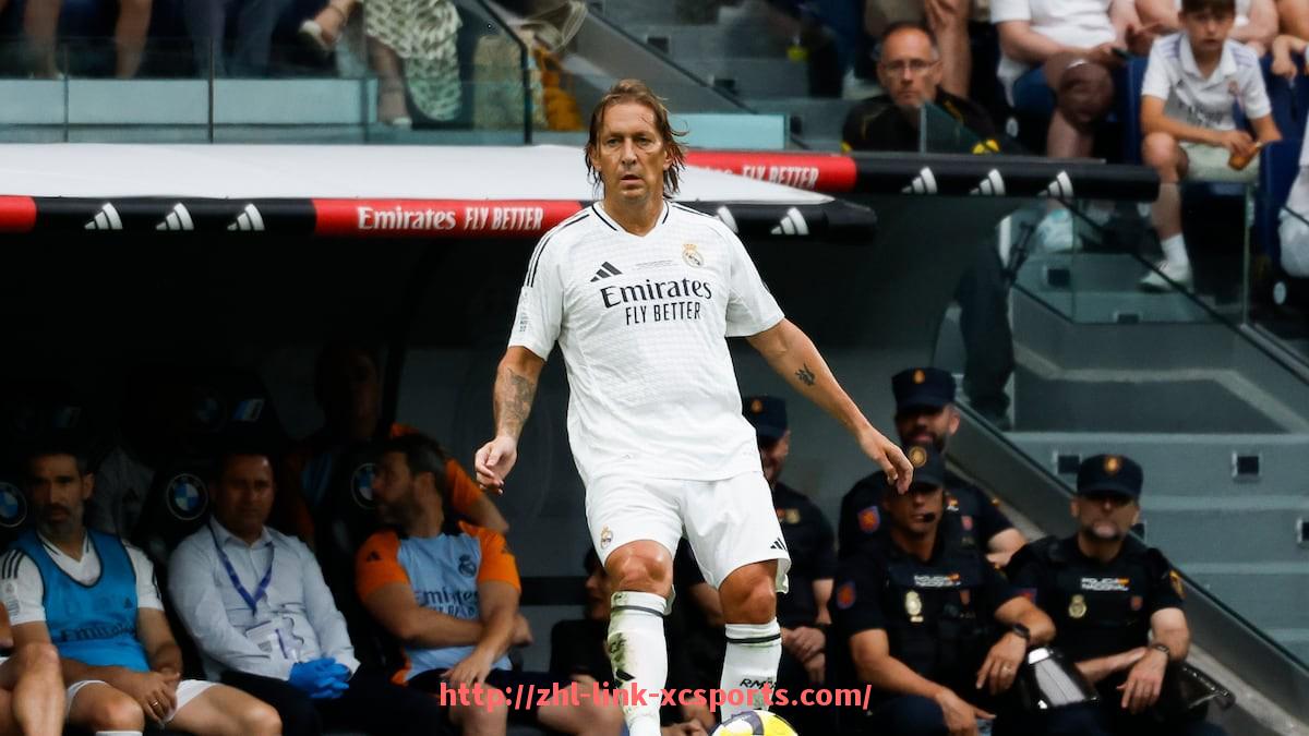 杏彩体育-英超联赛降级球队的动态与变动分析